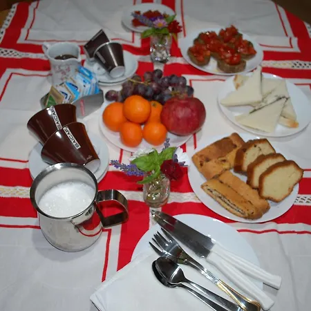 All'ombra Del Carrubo - Nocleg ze śniadaniem 4*