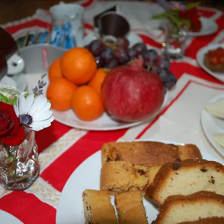 All'ombra Del Carrubo -